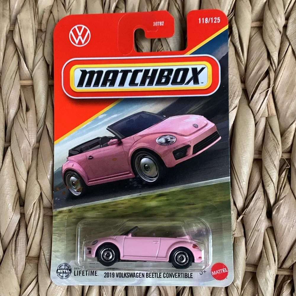 2019 Pink Volkswagen Beetle Convertible Car Matchbox VW Bug Volkswagon 2025 🆕